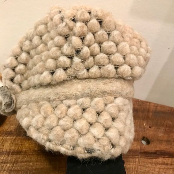 Hat - Picture 3 of 3